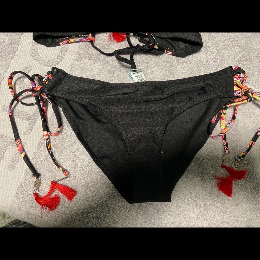Bingo surf women’s bikini with tassels detail. - Picture 3 of 8